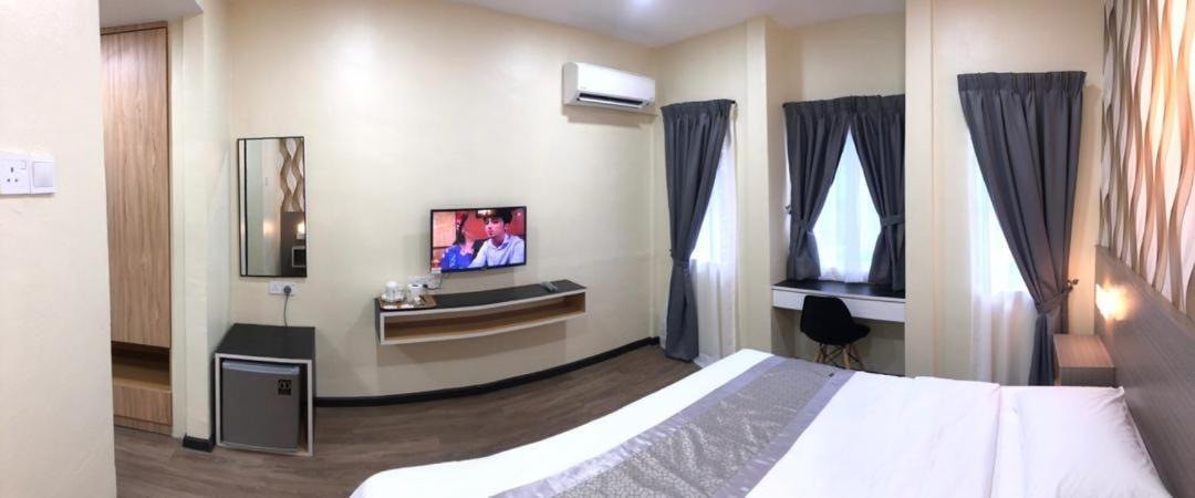 Standard Queen Room