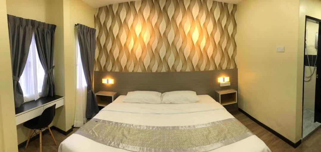 Standard Queen Room